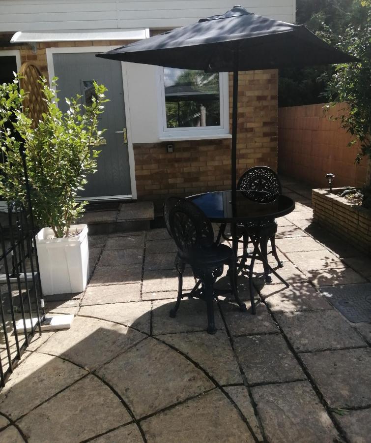 Quest Fulfiller - Near General Hospital, Free Parking & Garden Apartment Саутхамптън Екстериор снимка
