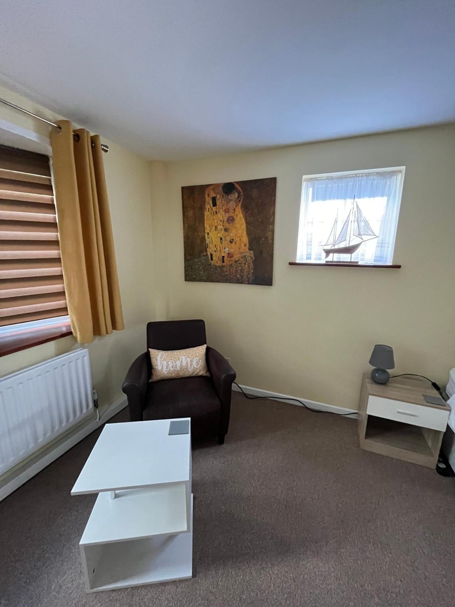 Quest Fulfiller - Near General Hospital, Free Parking & Garden Apartment Саутхамптън Екстериор снимка