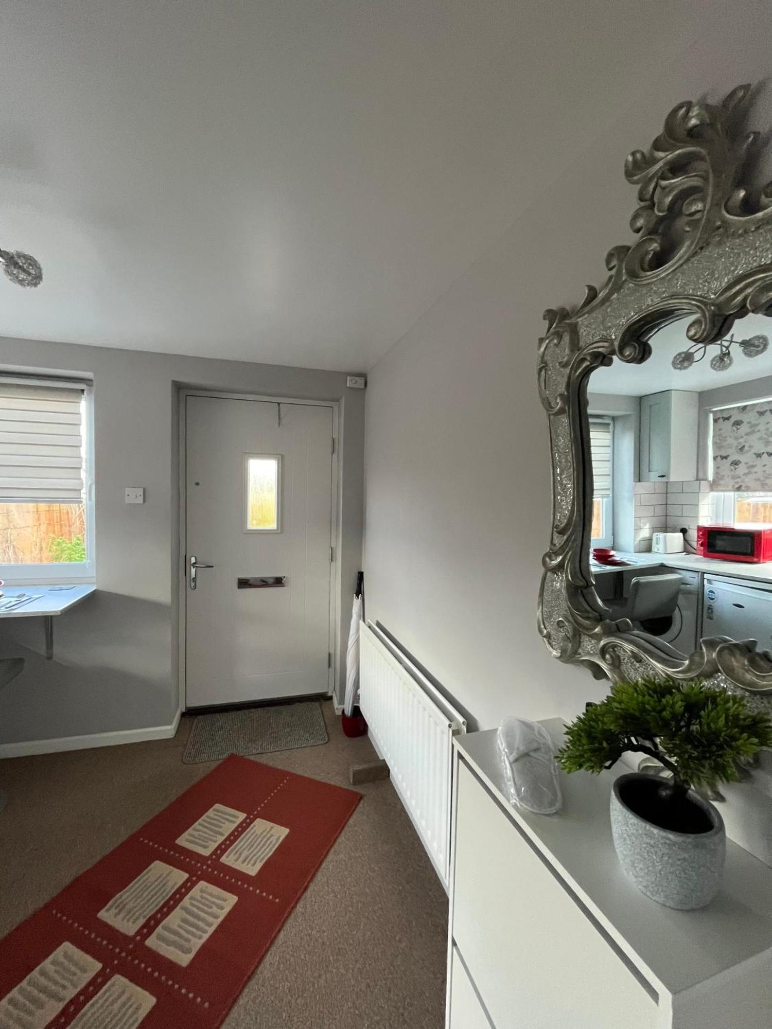 Quest Fulfiller - Near General Hospital, Free Parking & Garden Apartment Саутхамптън Екстериор снимка