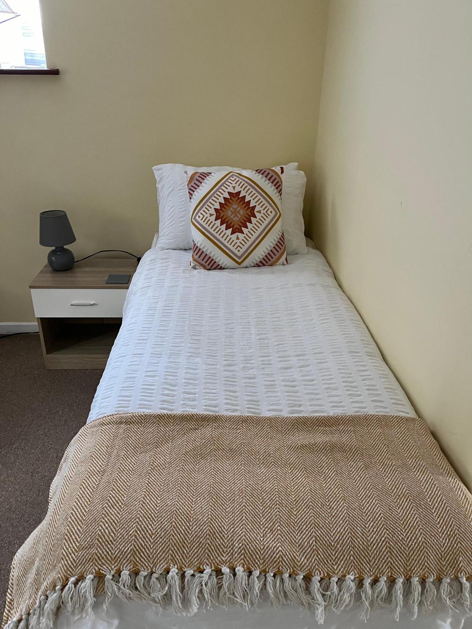 Quest Fulfiller - Near General Hospital, Free Parking & Garden Apartment Саутхамптън Екстериор снимка